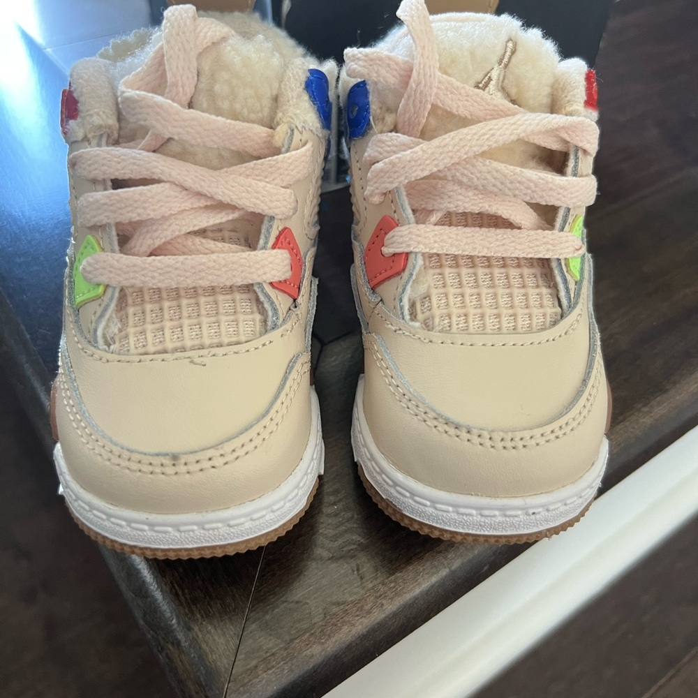 Jordan 4 retro sneaker size 5 *NEW*